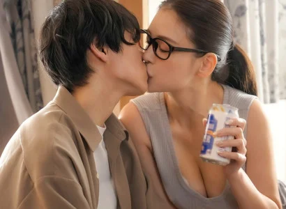 Anh chàng đau khổ vì bị cắm sừng được chị hàng xóm an ủi