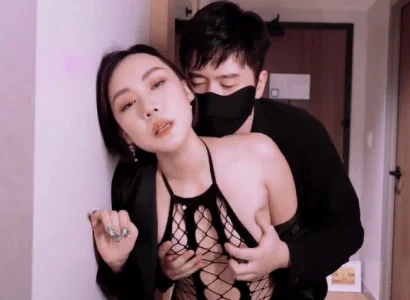 Vợ bán thân cho sếp để trả nợ thay chồng
