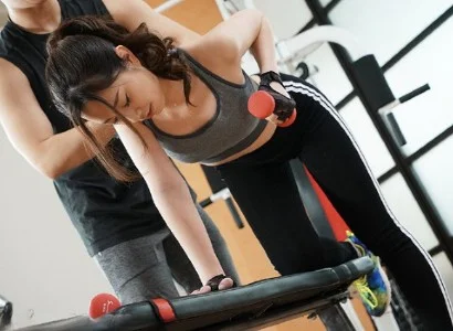 Người phụ nữ thiếu thốn tình dục và anh PT số hưởng làm tình đến kiệt sức